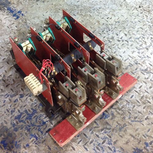ALLEN BRADLEY  600A 600VAC DISCONNECT SWITCH MISSING COVER 40116-491-01