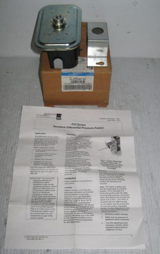 Johnson Controls P32AF-5C Sensitive Differential Pressure Switch .05/5.0&#034; WC New