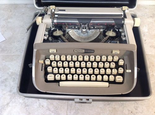 Vintage Royal Custom Manual Typewriter with case All Metal for parts or repair