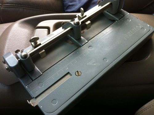 WILSON JONES HUMMER 3 HOLE PUNCH