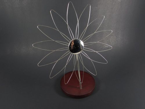 Umbra Loft Wire Flower Shaped Busniess Card Holder with Wood Base