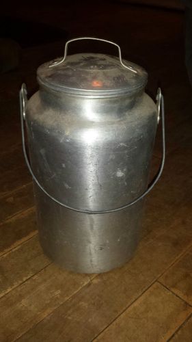 milk can aluminum 1 gallon nice!! 4 quart SIZE made in USA ! Lid