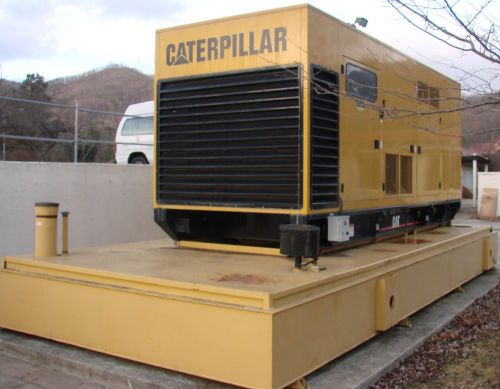 Caterpillar 600 kw generator with 3800 gallon fuel tank and auto transfer switch for sale