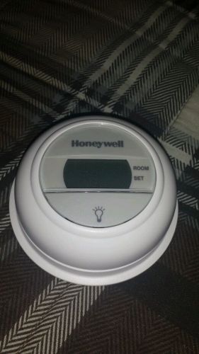18 Honeywell T8775C 1005 Digital Round Thermostat. Brand New!