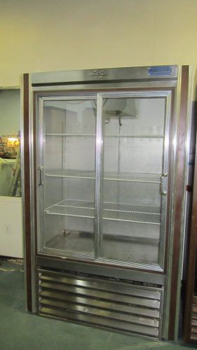 Universal Coolers Roger &amp; Sons merchandiser refrigerator
