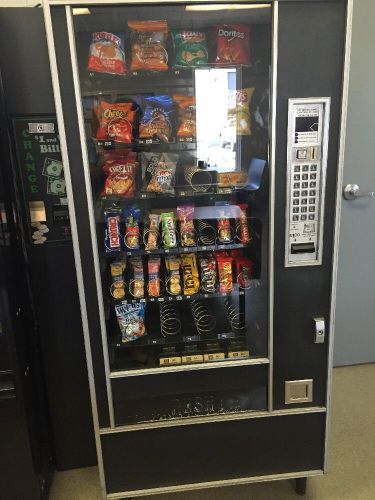 Automatic Product Vending Machine for Food Snacks Candy Chips Pastry