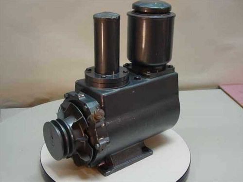 ULVAC  Oil Rotary Vacuum Pump D 950