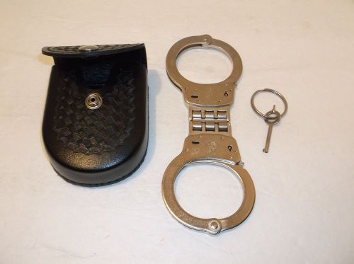 Smith Wesson Handcuffs Model 300 and SAFARILAND BASKETWEAVE BLACK LEATHER Case