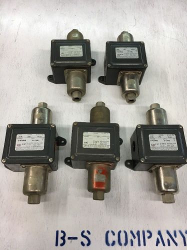 United Electric Pressure Switch J21K 150, 0-40 Psi, .3-.7 Diff.