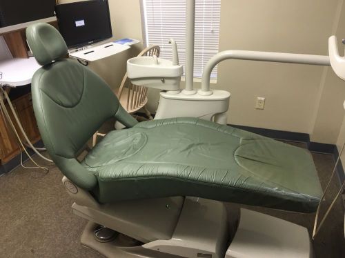 Midmark UltraTrim Dental Chair With Delivery Unit Very Nice