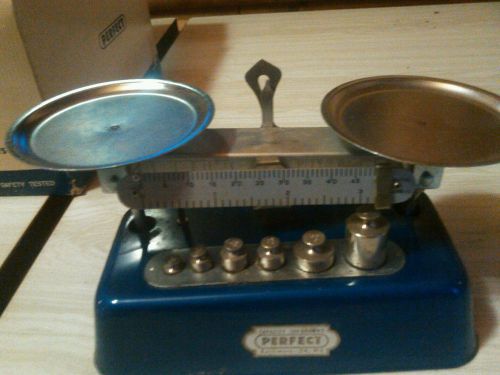Vintage Perfect Lab scale with metric weights model 603-B
