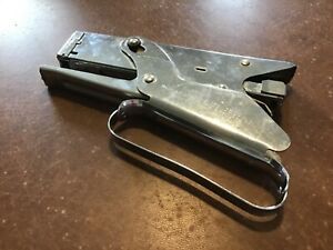 Vintage Arrow Fastener Hand Held Stapler P-22; 1/4 5/16 staples. Carpenter