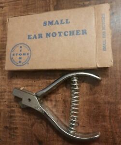 New Old Stock Original Box Stone Ear Notcher Baby Pig Swine Small V
