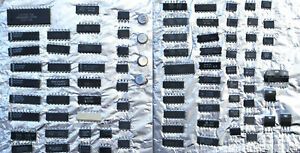 Konvolut 102 Stck Integrierte Schaltkreise ICs alle NEU (NOS) Chips Lot THT