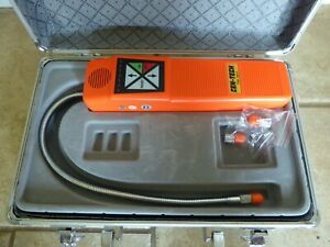 CEN-TECH Electronic Freon &amp; Halogen Leak Detector MODEL 92514