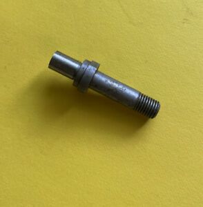 *NOS* 350378-SINGER-STUD FOR SEWING MACHINES-FREE SHIPPING*