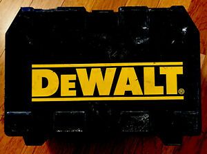 DeWALT D26453 5&#034; Corded Variable Speed Orbit Palm Sander Hard Case &amp; Sand Papers