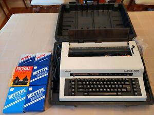 Royal Alpha 2015 Typewriter Royal Business Machines- Case, accessories