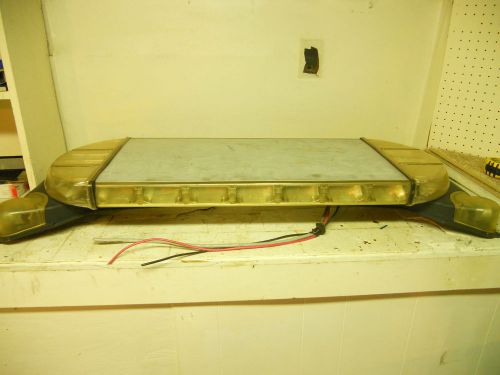 Federal Signal RAYDIAN 42&#034; Lightbar w/20 LED-Flashers &amp; Roof Mount - EXC!