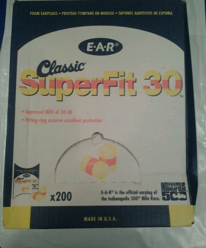3M EARPLUGS -  E-A-R Classic SuperFit 30 Uncorded Earplugs 312-4201 (200 Pr/Box)