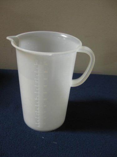 Polypropylene Graduated Plastic Pitcher Beaker 2 Liter
