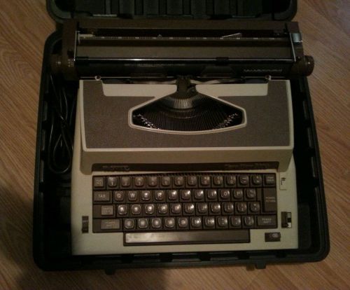Royal typewriter Cavalier/1000 Vintage