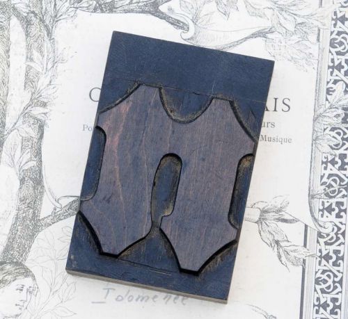 letter: n  blackletter wood type 3.54&#034; woodtype font letterpress printing block