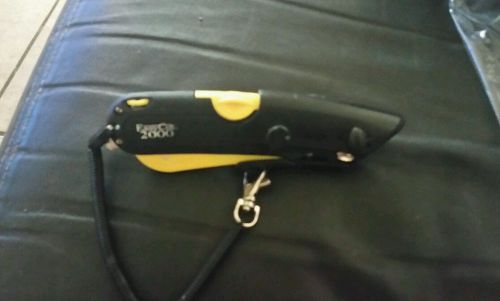 Easy Cut 2000 Box Cutter with 2 blades