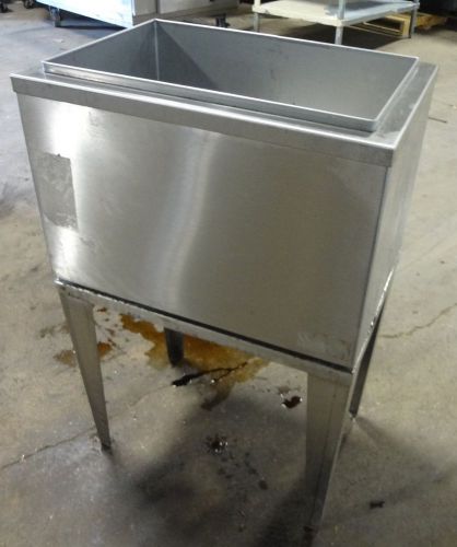 COMMERCIAL STAINLESS STEEL &#034;MANITOWOC&#034; COLD PLATE ICE BIN 8 IN/8 OUT WITH STAND