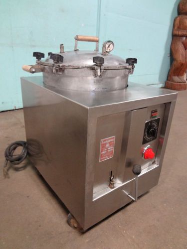 COMMERCIAL HEAVY DUTY . &#034;SMOKAROMA&#034; ELECTRIC PRESSURE SMOKER / OVEN / COOKER