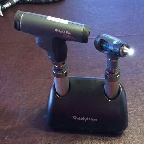 Welch Allyn Pocketscope rechargeable set Otoscope and Ophthalmoscope Charger