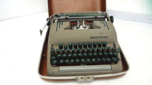 Vintage 1950&#039;s SMITH CORONA Silent Super Portable Manual Typewriter