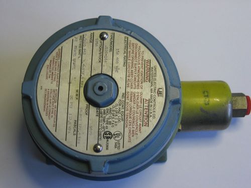United Electric J120-144 Pressure Switch w/ 9758 Option -0.5-20 PSI Range Brass