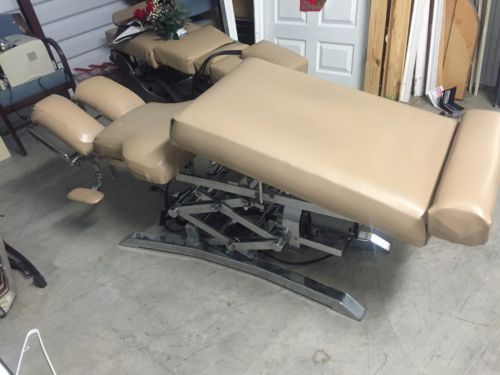 Kyro Chiropractic Adjusting Elevation Table with Drops