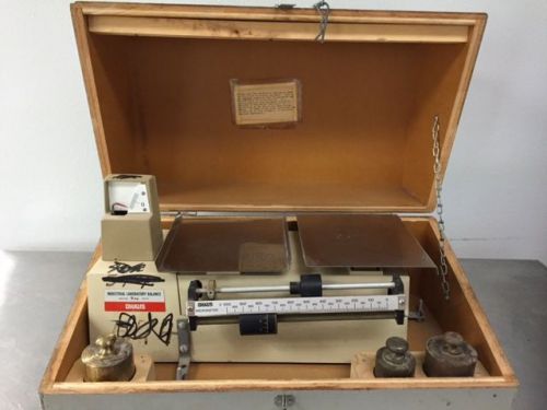 Vintage Ohaus Industrial Laboratory Balance Scale Model 1900 5 Kg Includes Case!