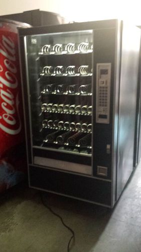 Glass Front Snack Vending Machine Automatic Products 7600