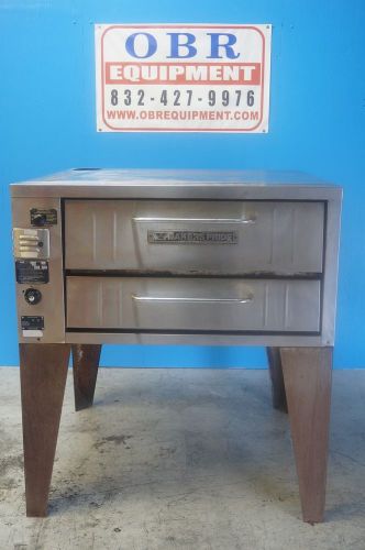 BAKERS PRIDE MODEL  251 SINGLE DECK PIZZA GAS OVEN W/ STONES(STONES ARE BROKEN)