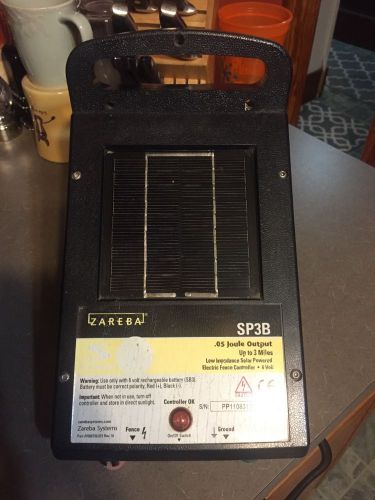 Solar electric fence charger