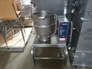 2017 Groen Electric 10 Gal 40 Qt Steam Jacketed Tilt Kettle TDB-40 208V, 1 Phase