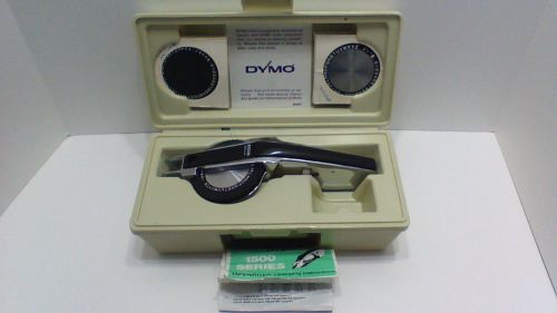 Dymo Deluxe 1550 chrome Label maker 3 interchangable embossing wheels case