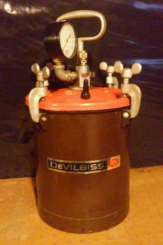 DeVilbiss 2 Gallon Pressure Paint Pot