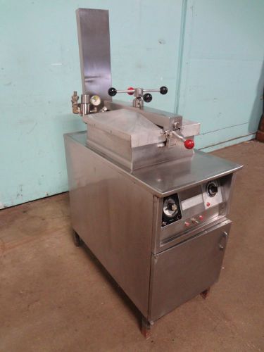 &#034; henny penny 500 &#034; heavy duty commercial electric pressure fryer w/filtration for sale