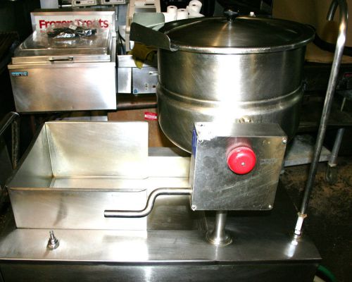 Cleveland 12-Gallon Tilting Direct Steam Kettle model KDT-12T With Dump Sink