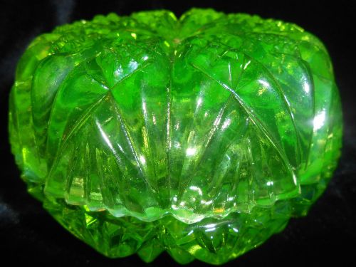 Green Vaseline glass powder jewelry box dresser tray ring holder diamond uranium