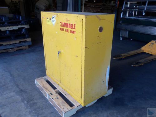 Justrite 30 Gallon Flammable Liquids Safety Storage Cabinet Model 25302 w Shelf