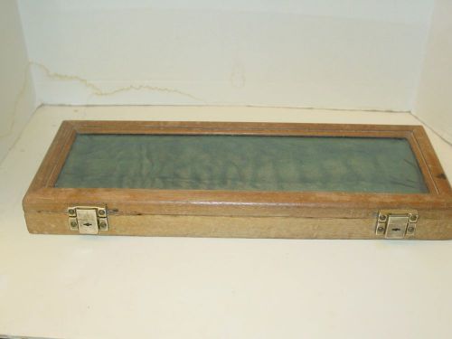 WOOD AND GLASS DISPLAY CASE WITH 1 KEY