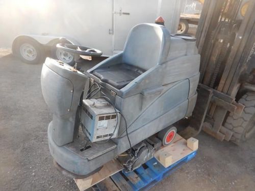 comac tripola 65 riding scrubber with 6 Batteries, Charger, Cylindrical Deck