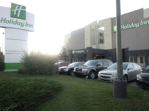 Holiday Inn Building Signage &amp; Pylon Signs