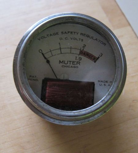 Vintage Muter DC Voltage Safety Regulator Volt Meter