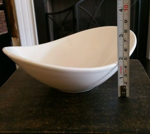 Tuxton BED-0707 Wing Oval Bowl Soup Salad Pasta Eggshell